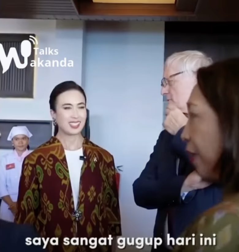 Menpar Widiyanti Putri Wardhana sapa bule di Bali